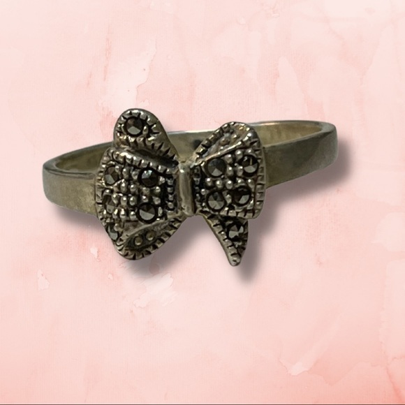 Vintage Bow Shaped Fashion Ring with Dark Gemstones - Size 8.5 (GUC) - Picture 2 of 3